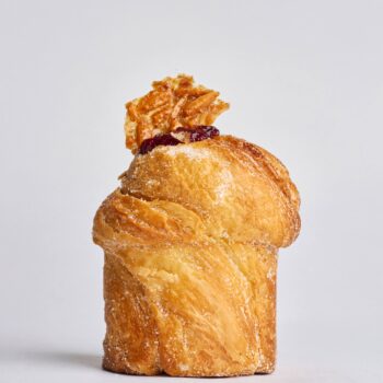 Laminated Cruffin – Dulce de Leche & Blackberry